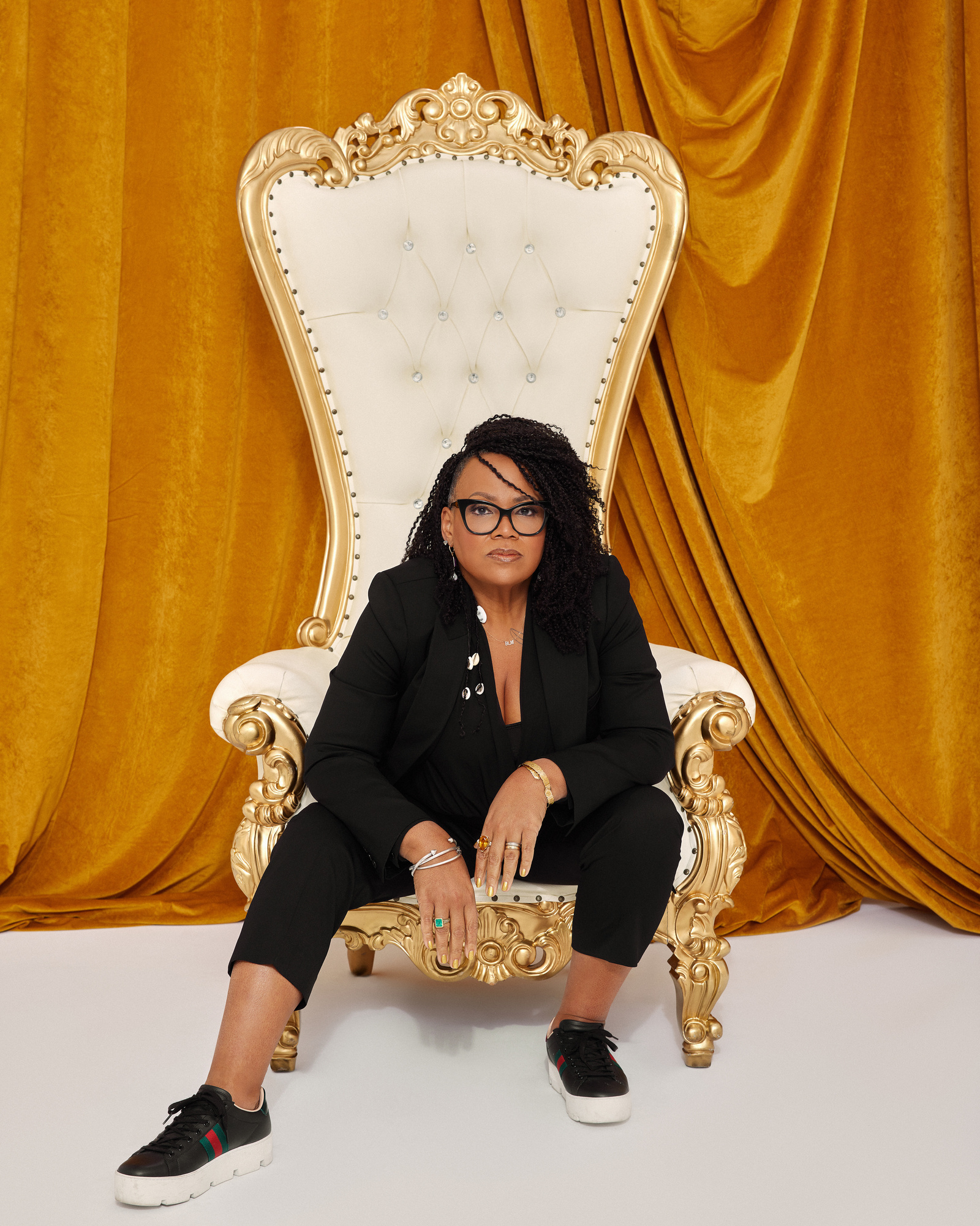 Lisa-Look-1-Throne0794